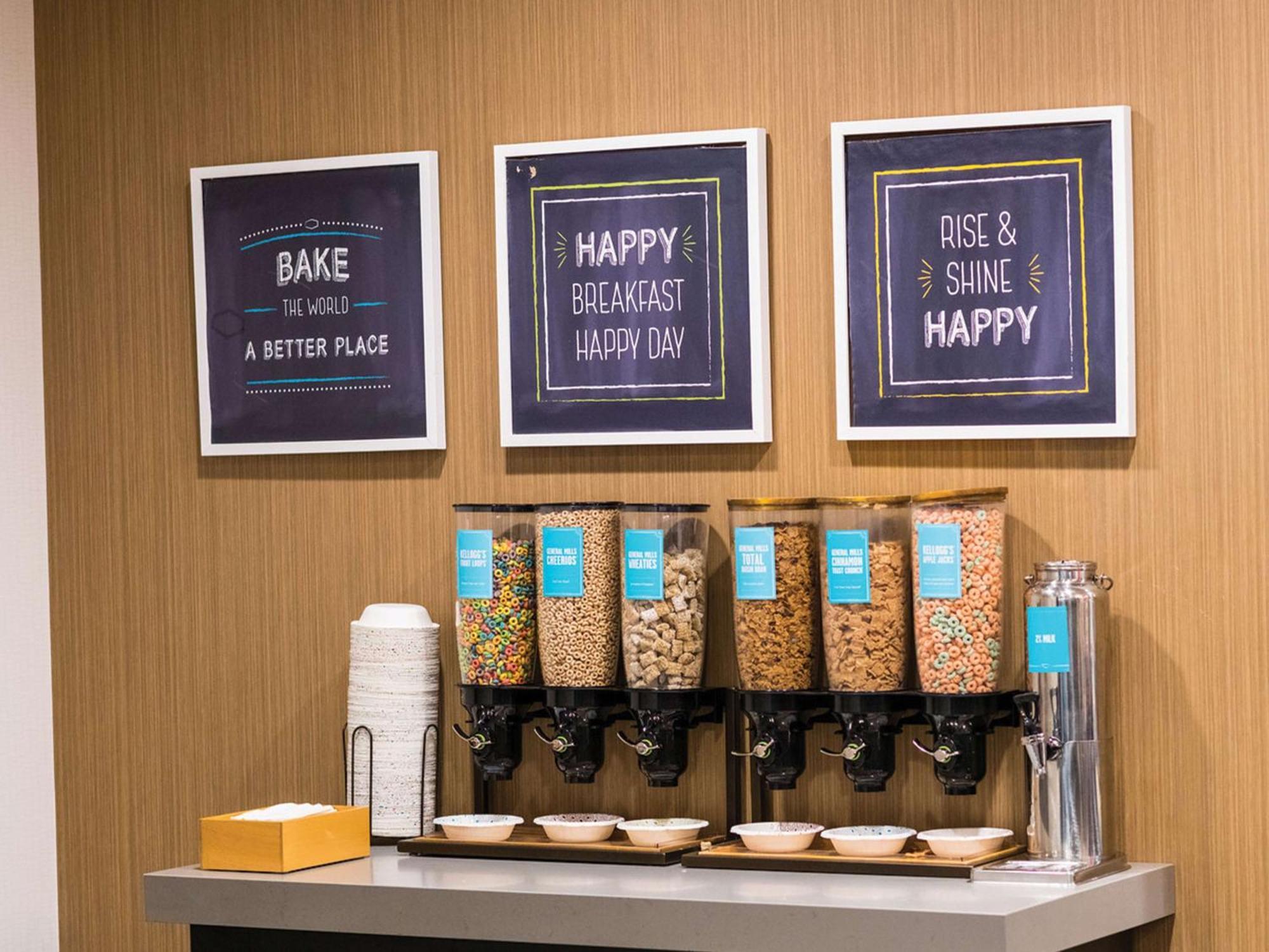 伊利海湾欢朋套房酒店 外观 照片